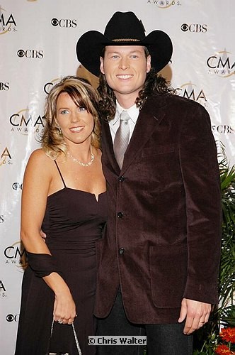 Photo of Blake Shelton and guest<br>at the 38th Annual CMA Awards at The Grand Ole Opry in Nashville, November 9th 2004. Photos by Chris Walter/Photofeatures. , reference; DSC_1383a