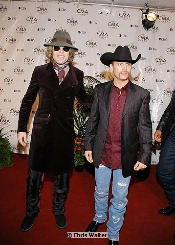 Photo of Big & Rich<br>at the 38th Annual CMA Awards at The Grand Ole Opry in Nashville, November 9th 2004. Photos by Chris Walter/Photofeatures. , reference; DSC_1408a