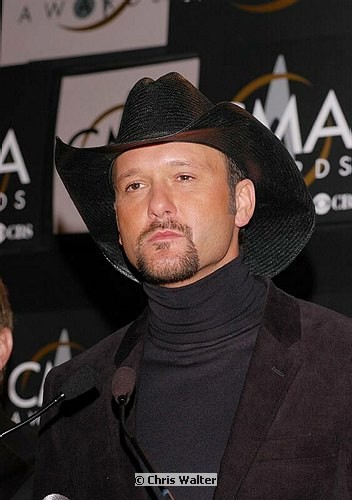 Photo of Tim McGraw - Single Of The Year Award<br>at the 38th CMA (Country Music Association) in Nashville, Nov 9th, 2004. Photos by Chris Walter. , reference; DSC_1459a