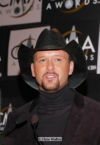 Photo of Tim McGraw - Single of the year Award<br>at the 38th CMA (Country Music Association) in Nashville, Nov 9th, 2004. Photos by Chris Walter. , reference; DSC_1461a