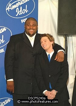Photo of Ruben Studdard and Clay Aiken<br>at the finals of the second series of &quotAmerican Idol' at Universal Amphitheatre. , reference; DSCF5240a