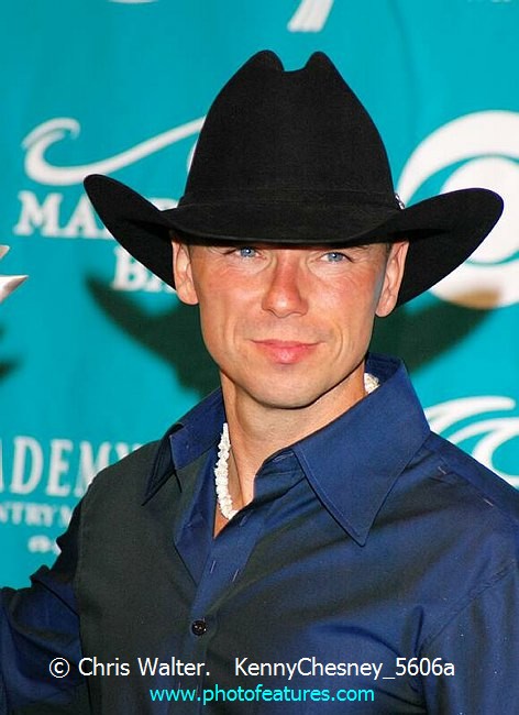 Photo of 2005 ACM Awards for media use , reference; KennyChesney_5606a,www.photofeatures.com