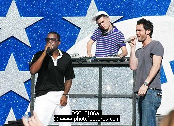 Photo of Maroon 5's Adam Levine and Kanye West performs at the NFL Opening Kickoff 2005 at the Los Angeles Coliseum , reference; DSC_0186a