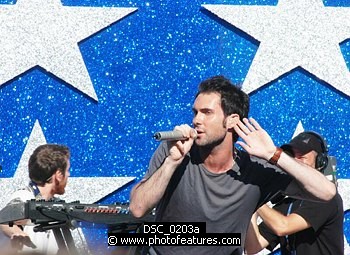 Photo of Maroon 5's Adam Levine performs at the NFL Opening Kickoff 2005 at the Los Angeles Coliseum , reference; DSC_0203a