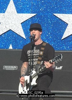 Photo of Good Charlotte's Joel Madden performs at the NFL Opening Kickoff 2005 at the Los Angeles Coliseum , reference; DSC_0295a