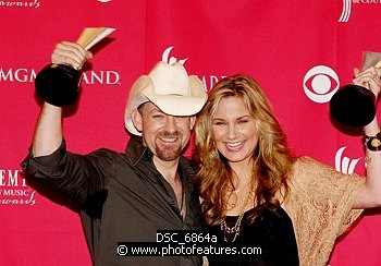 Photo of Sugarland - Kristian Bush and Jennifer Nettles at the 2006 Academy Of Country Music Awards at MGM Grand in Las Vegas, May 23rd 2006.<br>Photo by Chris Walter/Photofeatures , reference; DSC_6864a