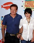 Photo of Robin Williams and daughter Zelda Williams