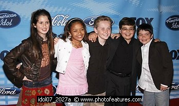 Photo of 2007 American Idol Final 12 , reference; idol07_2027a