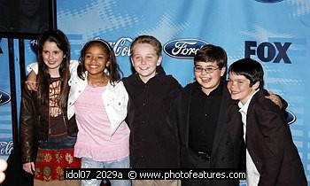 Photo of 2007 American Idol Final 12 , reference; idol07_2029a