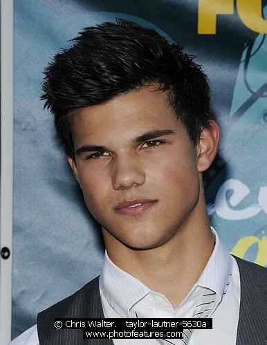 Photo of Teen Choice 2009 Awards by Chris Walter , reference; taylor-lautner-5630a,www.photofeatures.com