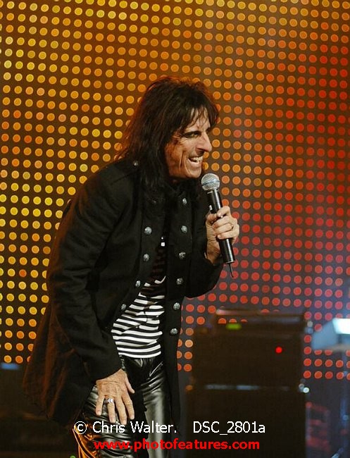 Photo of Alice Cooper Christmas Pudding 2005 for media use , reference; DSC_2801a,www.photofeatures.com