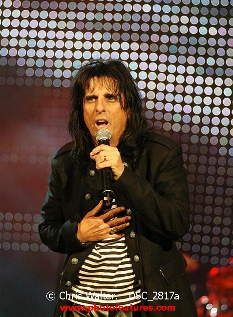 Photo of Alice Cooper Christmas Pudding 2005 for media use , reference; DSC_2817a,www.photofeatures.com