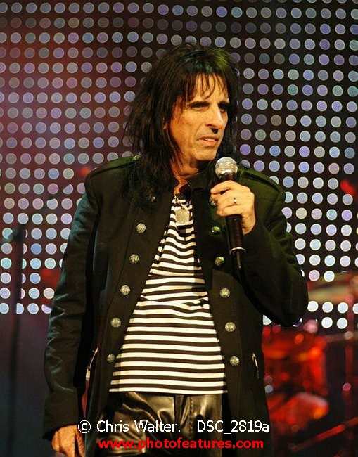 Photo of Alice Cooper Christmas Pudding 2005 for media use , reference; DSC_2819a,www.photofeatures.com