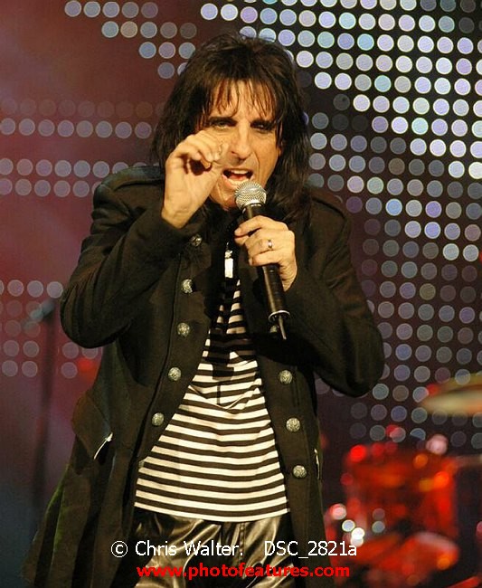 Photo of Alice Cooper Christmas Pudding 2005 for media use , reference; DSC_2821a,www.photofeatures.com