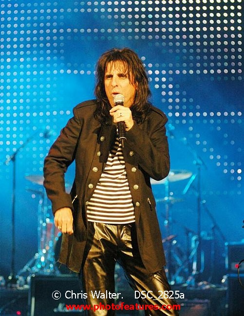 Photo of Alice Cooper Christmas Pudding 2005 for media use , reference; DSC_2825a,www.photofeatures.com