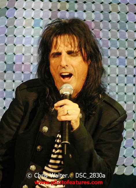 Photo of Alice Cooper Christmas Pudding 2005 for media use , reference; DSC_2830a,www.photofeatures.com