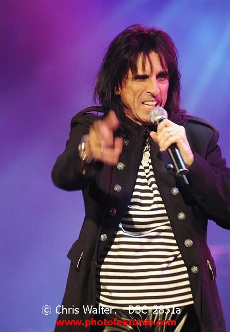 Photo of Alice Cooper Christmas Pudding 2005 for media use , reference; DSC_2851a,www.photofeatures.com