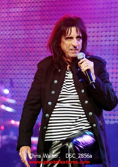 Photo of Alice Cooper Christmas Pudding 2005 for media use , reference; DSC_2856a,www.photofeatures.com