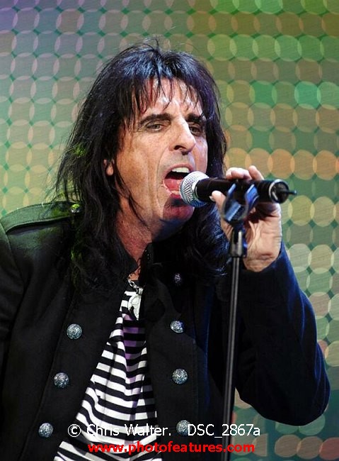 Photo of Alice Cooper Christmas Pudding 2005 for media use , reference; DSC_2867a,www.photofeatures.com