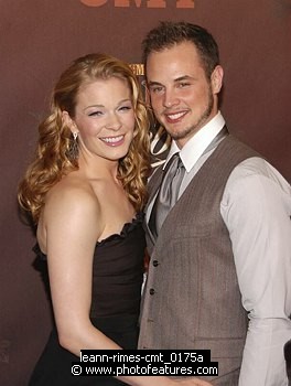 Photo of LeAnn Rimes and husband Dean Sheremet<br> at the CMT TV Giants Honoring Reba McEntire at Kodak Theatre, October 26th 2006.<br>Photo by Chris Walter/Photofeatures , reference; leann-rimes-cmt_0175a
