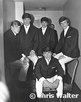 Dave Clark Five 1965 Lenny Davidson, Mike Smith, Denis Payton, Rick Huxley and Dave Clark (seated)