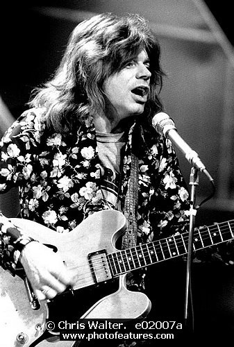 Dave Edmunds e02007a photography by © Chris Walter Photo of Dave Edmunds for media use , reference; e02007a,www.photofeatures.com