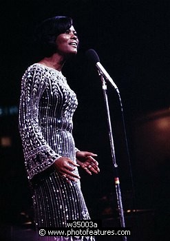 Photo of Dionne Warwick by Chris Walter , reference; w35003a,www.photofeatures.com