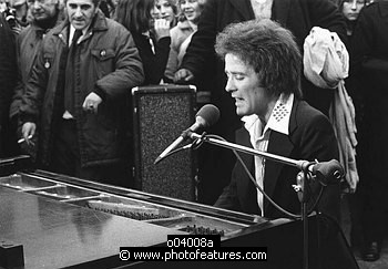 Photo of Gilbert O'Sullivan by © Chris Walter , reference; o04008a,www.photofeatures.com