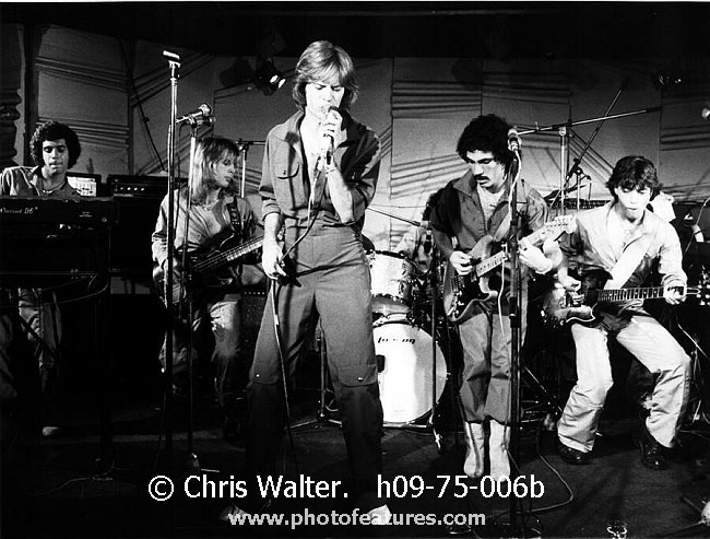 Daryl Hall and John Oates h09-75-006b photography by © Chris Walter Photo of Daryl Hall and John Oates for media use , reference; h09-75-006b,www.photofeatures.com