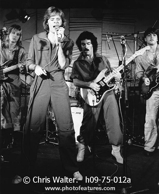 Daryl Hall and John Oates h09-75-012a photography by © Chris Walter Photo of Daryl Hall and John Oates for media use , reference; h09-75-012a,www.photofeatures.com