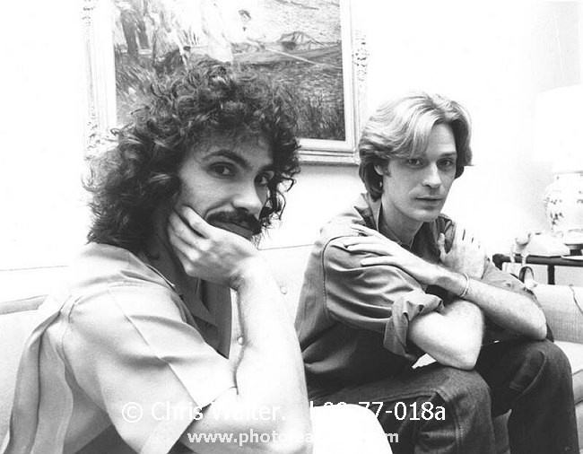 Daryl Hall and John Oates h09-77-018a photography by © Chris Walter Photo of Daryl Hall and John Oates for media use , reference; h09-77-018a,www.photofeatures.com