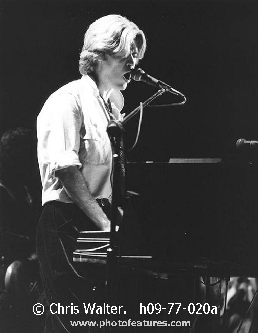 Daryl Hall and John Oates h09-77-020a photography by © Chris Walter Photo of Daryl Hall and John Oates for media use , reference; h09-77-020a,www.photofeatures.com