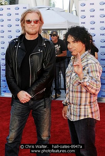 Photo of 2010 American Idol Finale by Chris Walter , reference; hall-oates-8947a,www.photofeatures.com