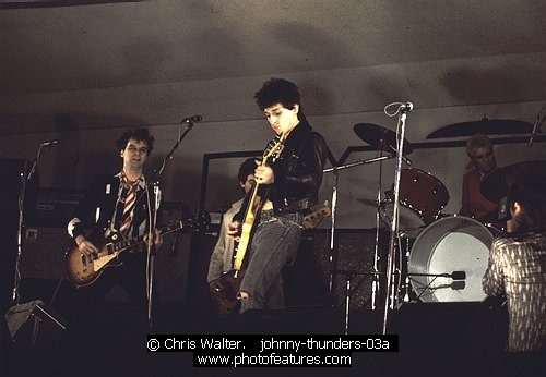 Photo of Johnny Thunders by Chris Walter , reference; johnny-thunders-03a,www.photofeatures.com