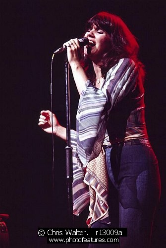 Linda Ronstadt photography by © Chris Walter Photo of Linda Ronstadt for media use , reference; r13009a,www.photofeatures.com