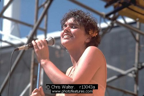 Linda Ronstadt photography by © Chris Walter Photo of Linda Ronstadt for media use , reference; r13043a,www.photofeatures.com