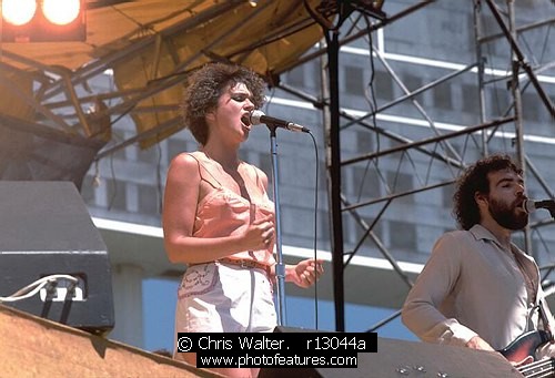 Linda Ronstadt photography by © Chris Walter Photo of Linda Ronstadt for media use , reference; r13044a,www.photofeatures.com