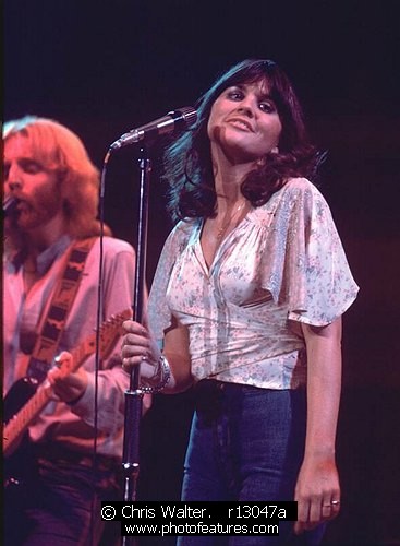 Linda Ronstadt photography by © Chris Walter Photo of Linda Ronstadt for media use , reference; r13047a,www.photofeatures.com