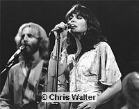 Photo of Linda Ronstadt 1976 with Andrew Gold<br> Chris Walter<br>