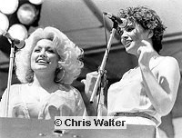 Photo of Linda Ronstadt 1978 with Dolly Parton<br> Chris Walter<br>
