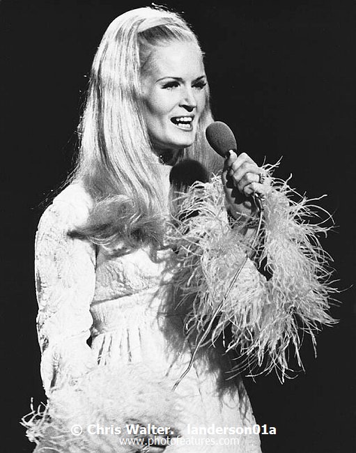Photo of Lynn Anderson for media use , reference; landerson01a,www.photofeatures.com