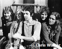 Wings 1972 Denny Seiwell, Linda McCartney, Paul McCartney, Denny Laine, Henry McCullough<br> Chris Walter<br>