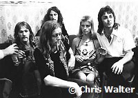 Wings 1973  Denny Seiwell, Henry McCullough, Denny Laine, Linda McCartneyand Paul McCartney <br> Chris Walter<br>