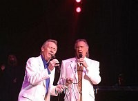 Righteous Brothers 2002  in Las Vegas Bobby Hatfield & Bill Medley