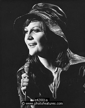 Photo of Sandie Shaw by Chris Walter , reference; s42001a,www.photofeatures.com