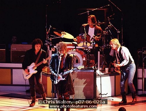 Photo of Tom Petty for media use , reference; p07-86-021a,www.photofeatures.com