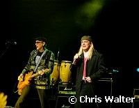 Cheap Trick Rick Nielsen and Robin Zander at Alice Cooper's Christmas Pudding show for his Solid Rock Foundation Charity at Dodge Theatre in Phoenix, Arizona, December 18th 2004. Photo by Chris Walter/Photofeatures.