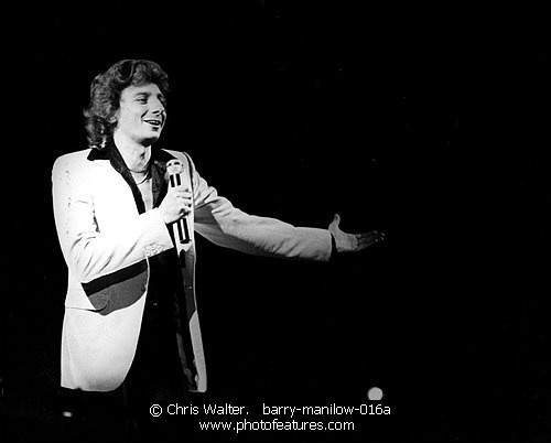 Photo of Barry Manilow by Chris Walter , reference; barry-manilow-016a,www.photofeatures.com