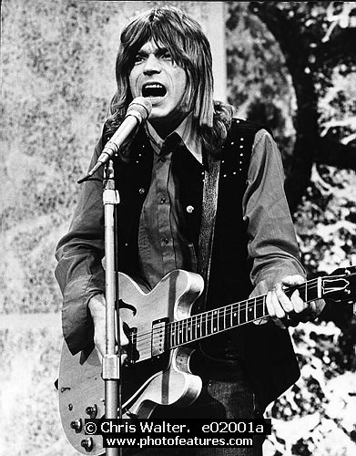 Photo of Dave Edmunds for media use , reference; e02001a,www.photofeatures.com
