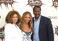Beyonce Knowles <br>and her Parents Tina and Matthew Knowles at VH1 Divas in Las Vegas